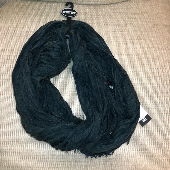 NWT Steve Madden Dark Green Infinity Loop Scarf - Picture 1 of 3
